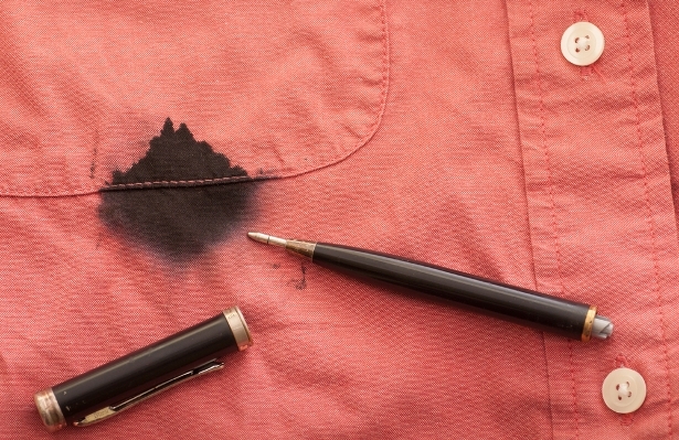 Фото - Как отстирать ручку с одежды? Способы, проверенные временем!