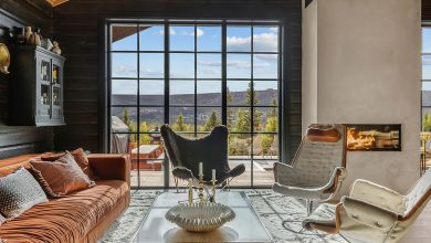 Фото - Шведское шале со стильными контрастными интерьерами и большими окнами